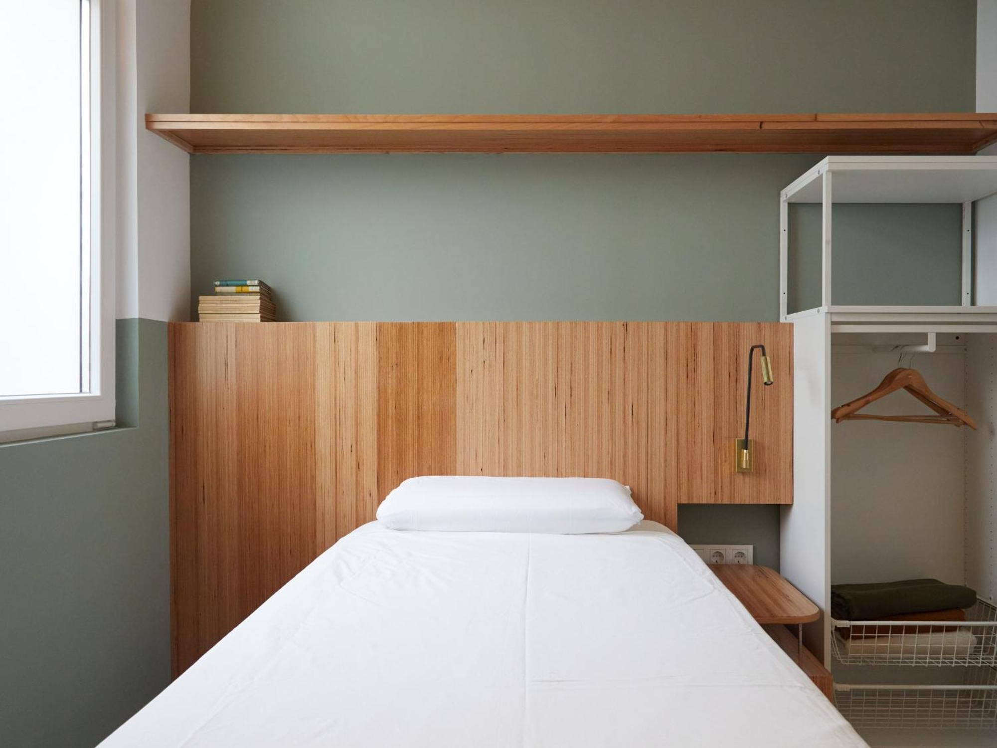 Ola Living Hostal Tetuan Madrid Exterior foto