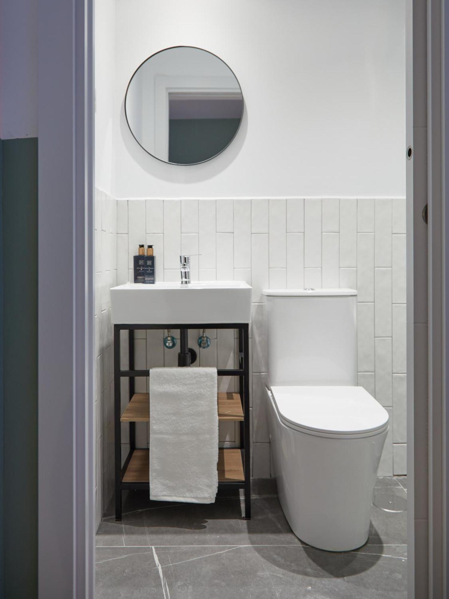 Ola Living Hostal Tetuan Madrid Exterior foto