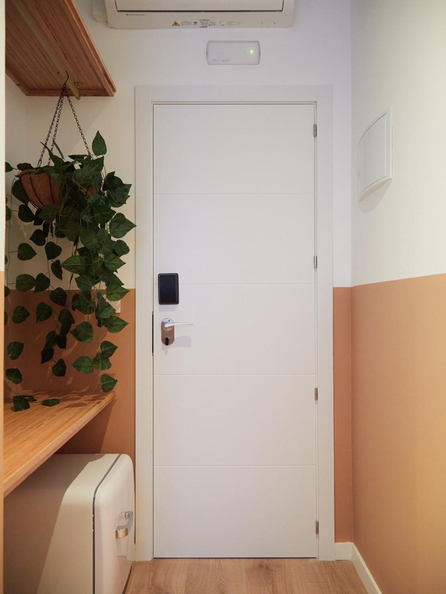 Ola Living Hostal Tetuan Madrid Exterior foto