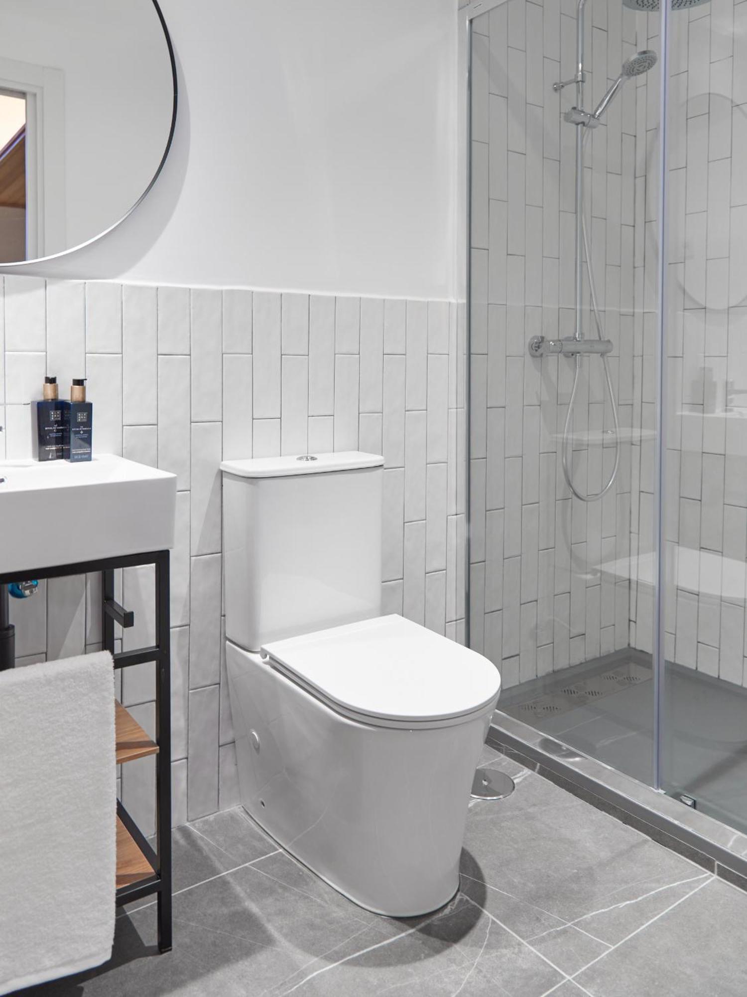 Ola Living Hostal Tetuan Madrid Exterior foto