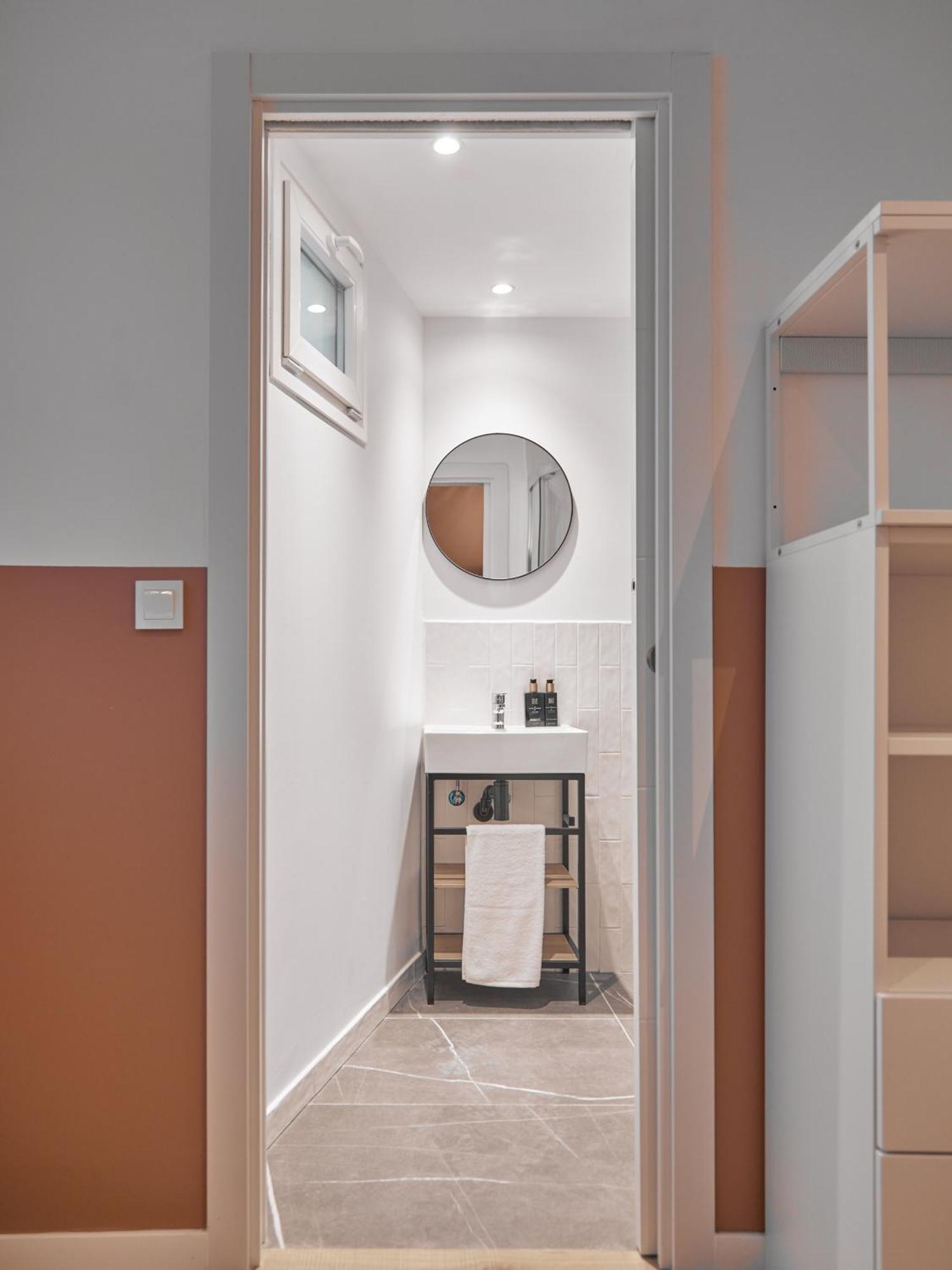 Ola Living Hostal Tetuan Madrid Exterior foto