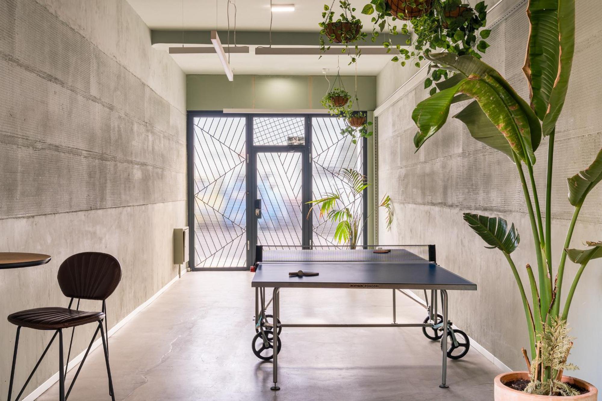 Ola Living Hostal Tetuan Madrid Exterior foto